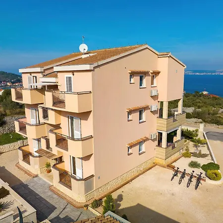 Sipina 4 * Kukljica