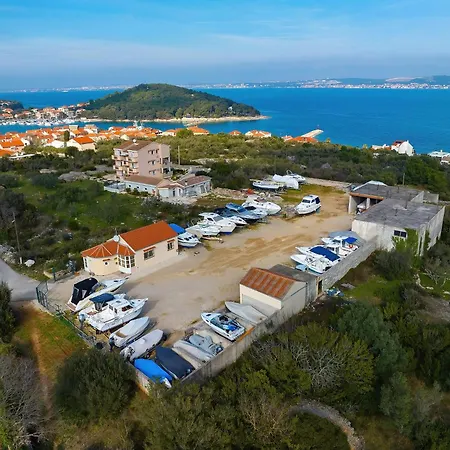 Sipina 4 * Kukljica